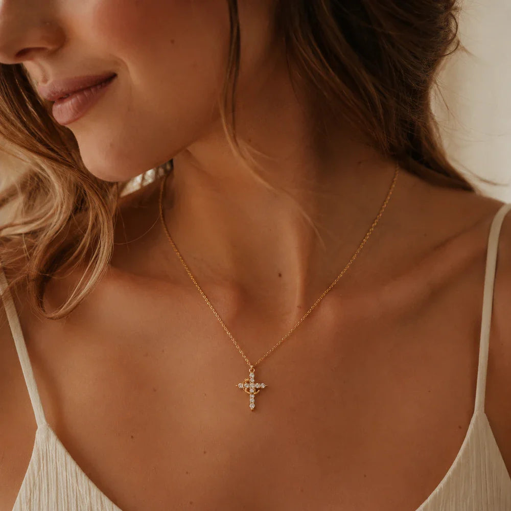COLLAR CRUZ Y CORONA ARTESANAL