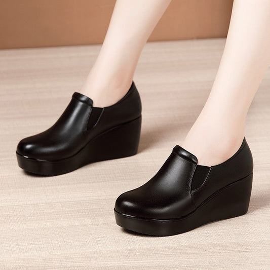 PAR ZAPATOS DE CUERO DE TALÓN DE MUJER