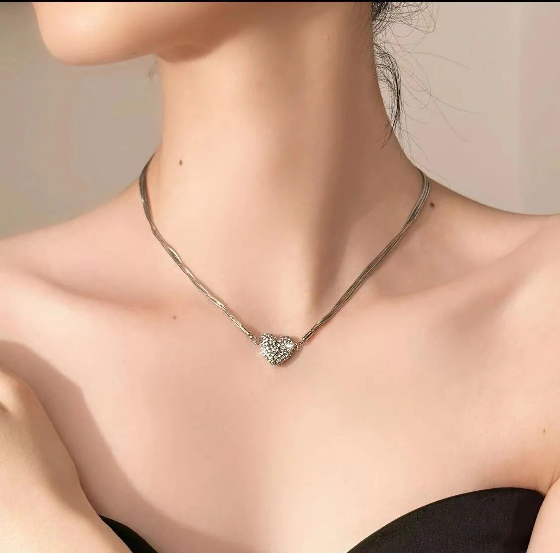 COLLAR DE CORAZÓN MAGNÉTICO